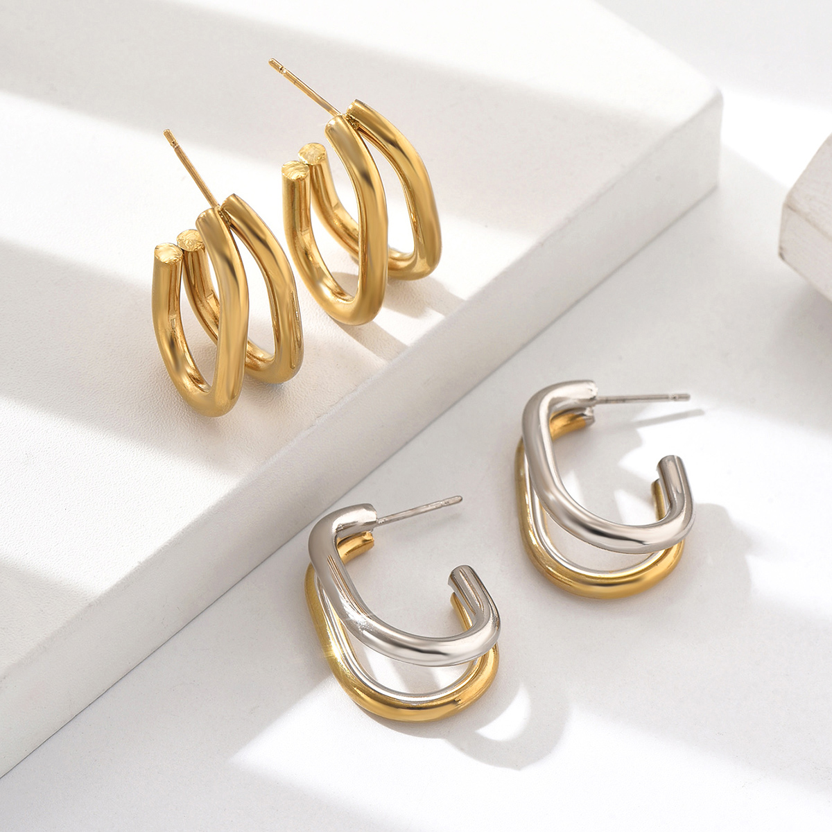 1 Par Dulce Estilo Simple Estilo Clásico Geométrico Acero Inoxidable chapados en oro de 18k Pendientes